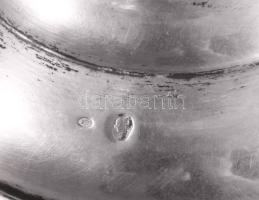 Lilán pácolt kristály kehelyváza ezüst (Ag) talpban, jelzett, 1937-1966 közötti magyar fémjel, 800 e...