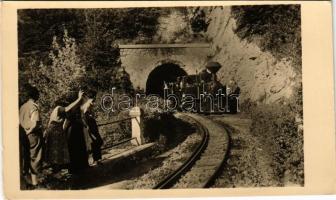 Lillafüred (Miskolc), Erdei kisvasút, gőzmozdony az alagútból, vonat. Művészeti Alkotások