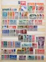 Többségében többpéldányos tétel a Krajcárosoktól az 1940-es évekig, benne sorok, portóbélyegek is, 1...