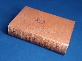 Kortum, Carl Arnold:  Die Jobsiade. Ein komisches Heldengesicht in trei Teilen. [Lipcse] Leipzig, 1914. Insel-Verlag (Druck von F. A. Lattmann in Goslar). [18] + 526 + [4] p. + 2 t. (ebből egy kihajtható). Bibliofil kötetünk a lipcsei Insel-Verlag és a goslari Lattmann-nyomda együttműködésének eredménye. Kolofon: "Dieser neuen Ausgabe der Jobsiade wurde die erste, alle drei Teile umfassende Ausgabe von 1799 zugrunde gelegt. Einige von den Bildern des ersten Teils entstammen der frühesten Ausgabe von 1784. Walter Tiemann zeichnete Titel, Zierstücke und Einband. Gedruckt wurde das Buch bei F. A. Lattmann in Goslar". Kötetünk szerzője Carl Arnold Kortum (1745-1824) német orvos, méhész, alkimista és szatirikus szerző. Legismertebb műve a verses formában írt kópéregény Hieronimus Jobs jelöltről, hirtelen jött karrierjéről, elnyert éjjeliőri pozíciójáról, haláláról, majd arról, hogy halála ellenére miként nyerte el az ohnwitzi plébániát, és hogyan lett végül Schönhain ura. A mű első kiadása 1784-ben jelent meg, "Leben, Meinungen und Taten von Hieronimus Jobs, dem Kandidaten" címmel. Kötetünk szövegközti fametszetei az első kiadásból valók. A címlap és a belső címlapok rajzai és a kötés Walter Tiemann (1876-1951) német könyvművész és grafikus munkája. Sarkowski 963 A. Vaknyomásos, illusztrált kiadói bőrkötésben. Szép példány.