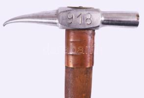 1918 Fokos, datált, h: 93 cm