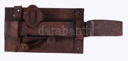 Kapuzár. magyar, 18. sz. vége - 19. sz. eleje, kovácsolt vas, korából adódó sérüléssel, 35x15 cm