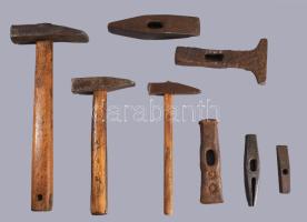 8 darab antik kalapács és kalapács fej, klf méretben, gyűjtői darabokkal.