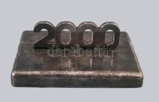 3 darab ezredfordulós emléktárgy, 2 darab pohár m:19 cm és egy levélnehezék 8x6 cm