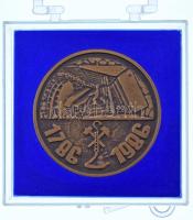 1986. "200 éves a borsodi szénbányászat / 1786-1986" kétoldalas bronz emlékérem (42,5mm) sérült műanyag tokban T:AU
