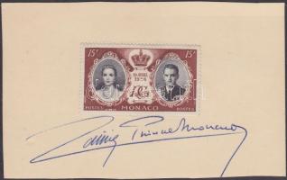 cca 1956 III. Rainier monacoi herceg saját kezű aláírása és 15f alkalmi bélyeg kártyán / cca 1956 Rainier III Prince of Monaco, autograph signature, 8x12cm