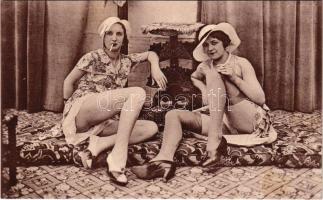 Erotikus hölgyek / Erotic ladies (non PC)