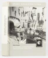 Pallai Sándor: Ötvösség, nemesfémipar, divatékszer készítés. Ipari szakkönyvtár. Bp., 1983, Műszaki Könyvkiadó. Negyedik, bővített kiadás. Kiadói kartonált papírkötés, kissé kopottas állapotban.