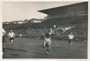1938 Bucharest, Bukarest, Bucuresti, Bucuresci; Németország - Románia 4:1 (2:0) labdarúgó mérkőzés, focisták / Germany - Romania football match, players, sport photo (17.5 x 11.7 cm ) (non PC) (b)