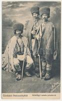1912 Petrozsény, Petrosani; Zsil-völgyi román parasztok. Adler fényirda (Szászváros) 1910. / Transylvanian folklore from Valea Jiului, Romanian shepherds (EK)