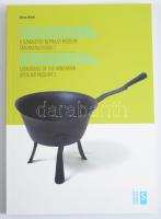 Kiss Kitti: Kovácsolt és öntöttvas edények a magyar szabadtéri múzeumokban. A Szabadtéri Néprajzi Múzeum tárgykatalógusai 2. Szentendre, 2012, Szabadtéri Néprajzi Múzeum. Kiadói papírkötés, jó állapotban.
