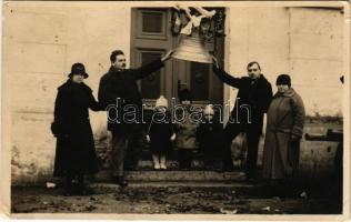 1925 Kevevára, Temeskubin, Kovin; római katolikus templom harangszentelés, Desideriu Cioc és Petru Bala kántortanítók, Petru Bala saját kezű levelével / Roman Catholic church, bell dedication, cantor teachers. photo (lyuk / pinhole)
