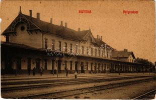 Ruttka, Vrútky; Pályaudvar, vasútállomás. Felvidéki Magyarság nyomda kiadása 627. (W.L. ?) / railway station (b)
