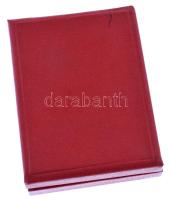 1960-1970. "Kiváló Népművelő" aranyozott fém jelvény, mellszalaggal, miniatűrrel, tokban T...