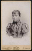 cca 1910 Lány portréja, keményhátú fotó Schmidt Ede budapesti műterméből, 10,5×6,5 cm