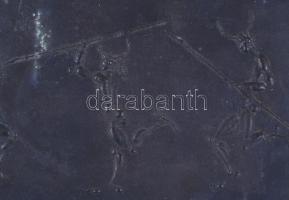 Taubert László (1966-): Négy alak. Fém plakett, jelzett, 10x21 cm /// Proveniencia: Az alkotó ajándé...