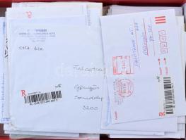 Küldemény érdekesség tétel, benne bélyegzés hibák, érdekességek, készpénzbérmentesített, hiányzó dátumrész, stb., dobozban