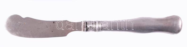 Ezüst (Ag) nyelű süteménykés, jelzett, Bécs, 1872-1937 közötti fémjel, 800 ezrelékes ezüst, bruttó 66g