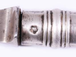 Ezüst (Ag) nyelű süteménykés, jelzett, Bécs, 1872-1937 közötti fémjel, 800 ezrelékes ezüst, bruttó 6...