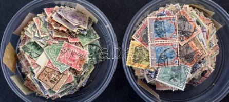 Több száz darab klasszikus német bélyeg + több száz darab Germánia-fejes bélyeg, ömlesztve 2 kis kerek dobozban