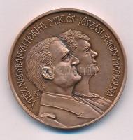 Szabó Imrefia Béla (1952- ) 1993. "Vitéz Nagybányai Horthy Miklós - Jószási Purgly Magdolna / Hazatértek! - Kenderes MCMXCIII IX IV" bronz emlékérem kapszulában (42,5mm) T:UNC patina