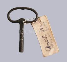 Keretóra. Negyedütős ingajáratos szerkezettel, sérült porcelán számlappal, kulccsal, 19. sz. vége, m...