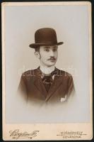 1901 Férfiportré, keményhátú fotó Bogdán (Kézdivásárhely / Kovászna) műterméből, 16,5×10,5 cm