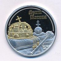 Szlávics László, Ifj. (1959-) DN "Szent Korona emlékérem" részben aranyozott, peremén jelzett Ag emlékérem kapszulában T:PP Hungary ND "Holy Crown" partially gilt Ag medallion, hallmarked on the edge, in capsule Sign: László Szlávics Jr. C:PP