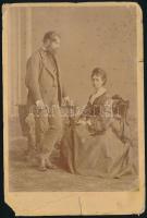 cca 1860-1970 Házaspár portréja, keményhátú fotó Kozics pozsonyi műterméből, sérüléssel, 16×10,5 cm