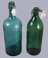 2 darab zöld csatos üveg, közte Harmatvíz, m: 35 cm alatt