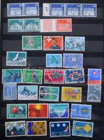 Svájci tétel, benne kb 640 db bélyeg 12 fekete lapos A4-es berakóban, tokkal