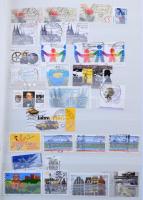 Német tétel, benne kb 1.900 db bélyeg 32 fehér lapos A4-es berakóban