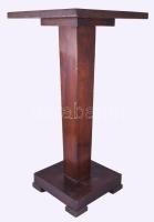 Antik posztamens, kis felületi sérüléssel, m: 70 cm, táblája 36x36 cm