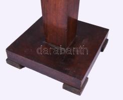 Antik posztamens, kis felületi sérüléssel, m: 70 cm, táblája 36x36 cm