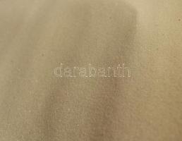 Gyöngyvászon vetítővászon, dobozában, szélessége cca 130 cm