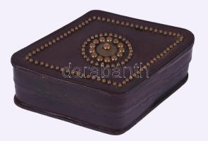 Bőr díszdoboz gyöngyös díszítéssel, 16x11 cm