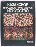 Margulan, A. Kh.: Kazakhskoe narodnoe prikladnoe iskusstvo. Tom 2. [Kazah népi iparművészet. 2. köt.] Almati, 1987, Izdatelstvo Fner. Gazdag képanyaggal illusztrálva. Orosz nyelven. Kiadói egészvászon-kötés, koszos borítóval, kiadói papír védőborítóban.