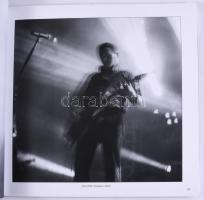 Gacsádi Albert: Lásd a zenét. [Bp.,2021,Studio 70 Média Kft.], 216 p. Fekete-fehér fotókkal gazdagon...