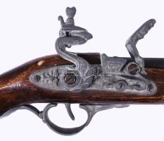 Kovás pisztoly replika, jó kidolgozással, kopással, h: 44 cm