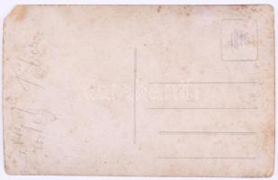 1931 Parádi italozó társaság, fotólap, sarokhibákkal, 9x14 cm