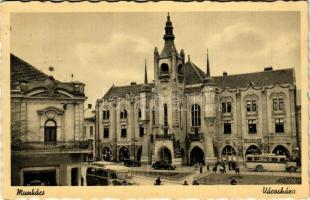 1940 Munkács, Mukacheve, Mukachevo, Mukacevo; városháza, Basch Izsák üzlete, autóbusz, automobil / town hall, shops, autobus, automobiles (EK)