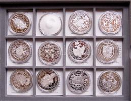Szép érem művészeti gyűjtemény tanúsítványokkal, eredeti dísz dobozban 24db klf ezüst tallérral! T:P...