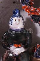 Zákány Eszter (1943-2006): Fokhagyma- és paprikafűző nő. Mázas kerámia falitál, jelzett, Iparművésze...