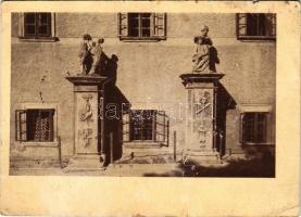 1943 Sopron, Széchenyi Pál pálos perjel, később kalocsai érsek által 1667-ben állított via dolorosa két megmaradt szobra. Diebold K. felvétele, Röttig-Romwalter nyomda (szakadás / tear)