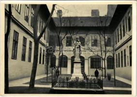 Budapest IX. Szent Margit Intézet, udvarrészlet. Knézich utca 7. (fl)