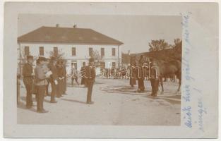 1908 Brassó, Kronstadt, Brasov; osztrák-magyar huszárok / K.u.K. military hussars by the stables. photo (EB)