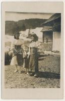 1923 Gyimesbükk, Gyimes, Tyimes, Ghimes-Faget, Ghimes; erdélyi folklór / Transylvanian folklore. photo (kis szakadás / small tear)