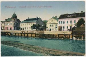 1916 Vajdahunyad, Hunedoara; Hunyadi János tér, Agricola bank, Spörl Gusztáv üzlete. Kiadja az "Agricola" műmalom lisztraktára / square, bank, shops (EK)
