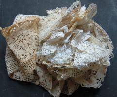 20db klf méretű és mintájú csipke terítő