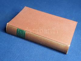 Gide, André:  Journal 1939-1949. Souvenirs. (Paris, 1955). (Librairie Gallimard - L'Imprimerie Union). 1280 p. Egyetlen bibliofil kiadás. André Gide (1869-1951) francia író, esszéíró, folyóirat-alapító, nemzeti intézmény. A változatos pályát befutó, ellentmondásos megítélésű író elsősorban hagyománytagadó nézeteiről ismert. Újító szemléletmódja nem csupán a realista regényírás konvencióinak megtagadását jelentette, az író hosszú, hat évtizedes pályája során számos gondolatrendszer hívéül szegődött, majd hevesen megtagadta azt, így járt el a kereszténységgel, a nietzschei filozófiával, a gyarmattartó és marxista nézetekkel egyaránt. Bibliofil kötetünk önéletrajzi ihletésű írásaiból válogat. Címadó írásként közli a szerző 1939-1949 közötti naplóját, első, nagyobb lélegzetű önéletrajzi írását az 1920-as évekből, az 1920-as évek végén keletkezett kongói útinaplóit, illetve a második világháború után keletkezett késői esszéit. Aranyozott gerincű kiadói bőrkötésben. Jó példány.